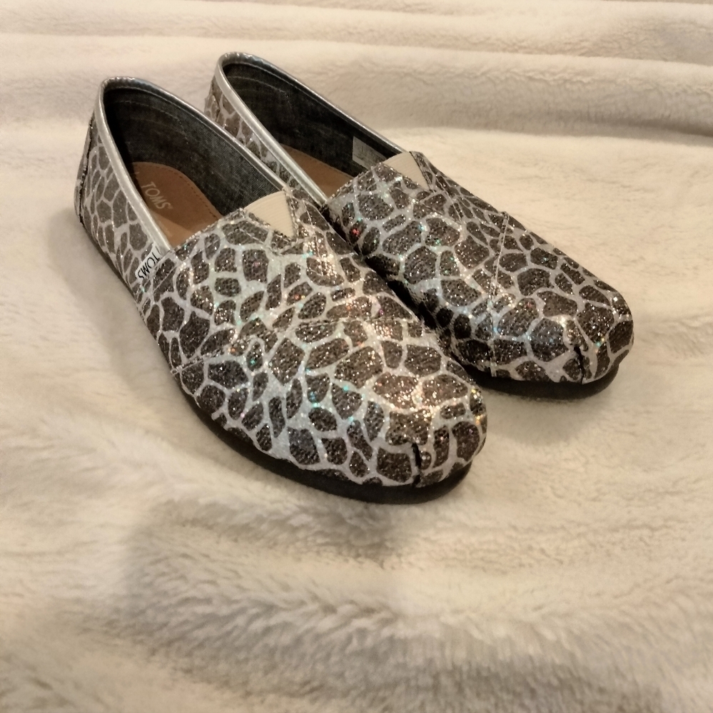 TOMS Women's Classic Giraffe Sparkly Print Shoes - Picture 2 of 6